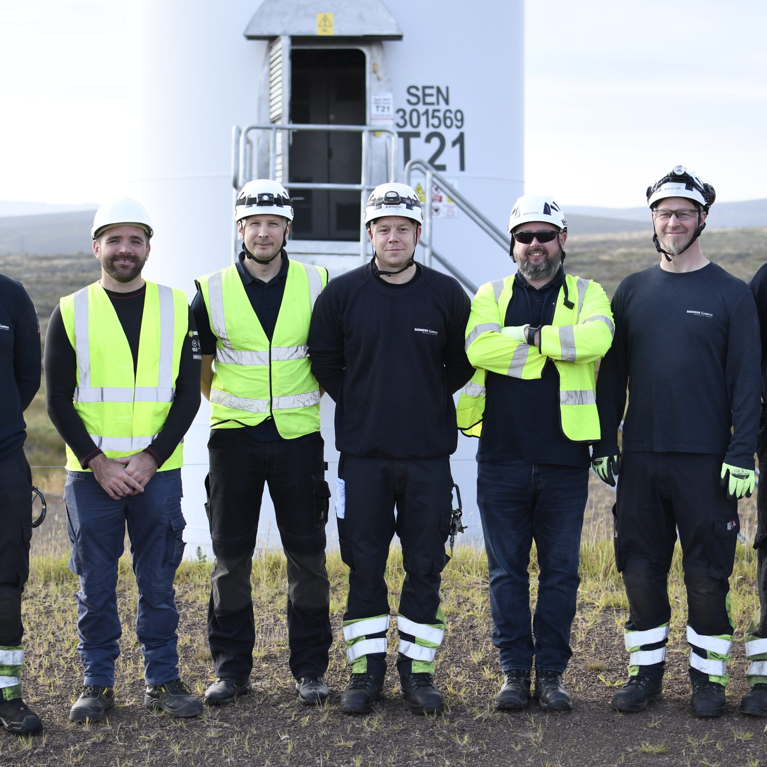 Kype muir wind farm manager, Euan Wright with SGRE technical team